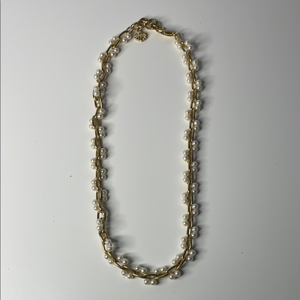 Elegant Gold and Pearl Necklace